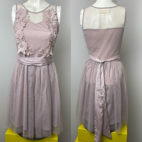 A'Reve Dresses & Skirts - A’Reve Light Lilac Chiffon Floral Lace Dress Sz S